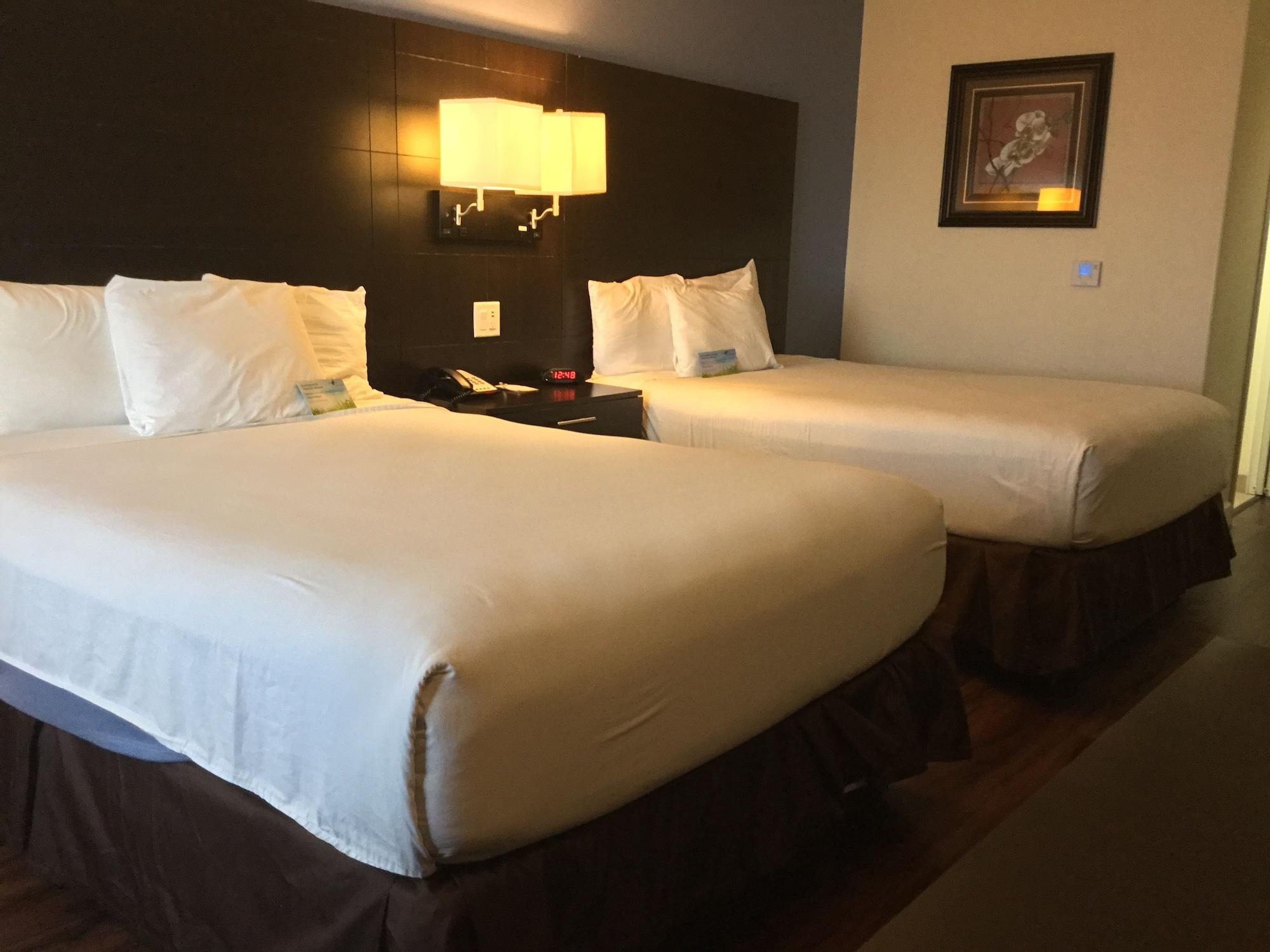 Hotel Days & By Wyndham West/seawall