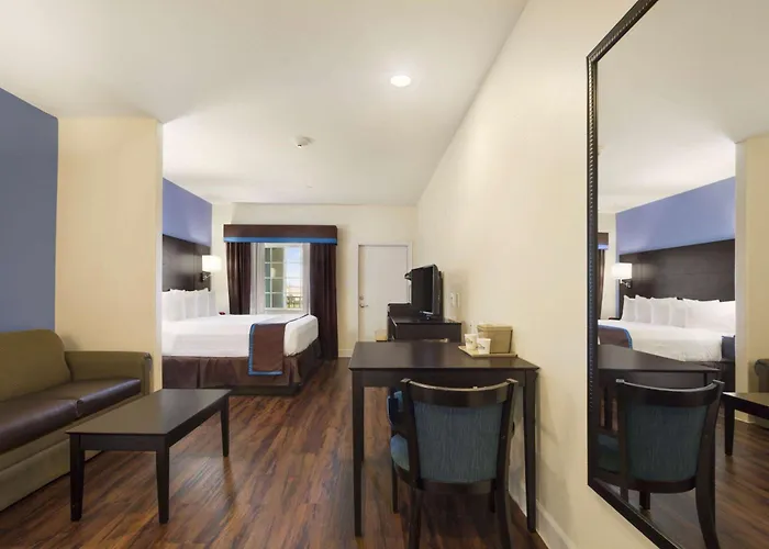 Days Inn & Suites By Wyndham Galveston West/Seawall