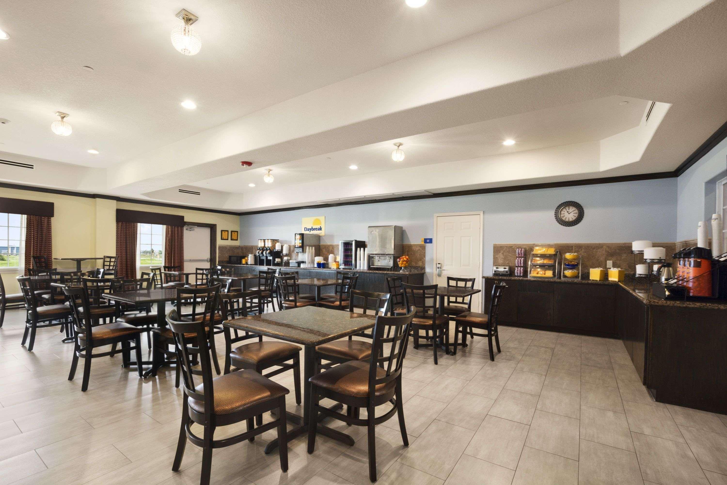 Days & By Wyndham West/seawall Hotel Galveston
