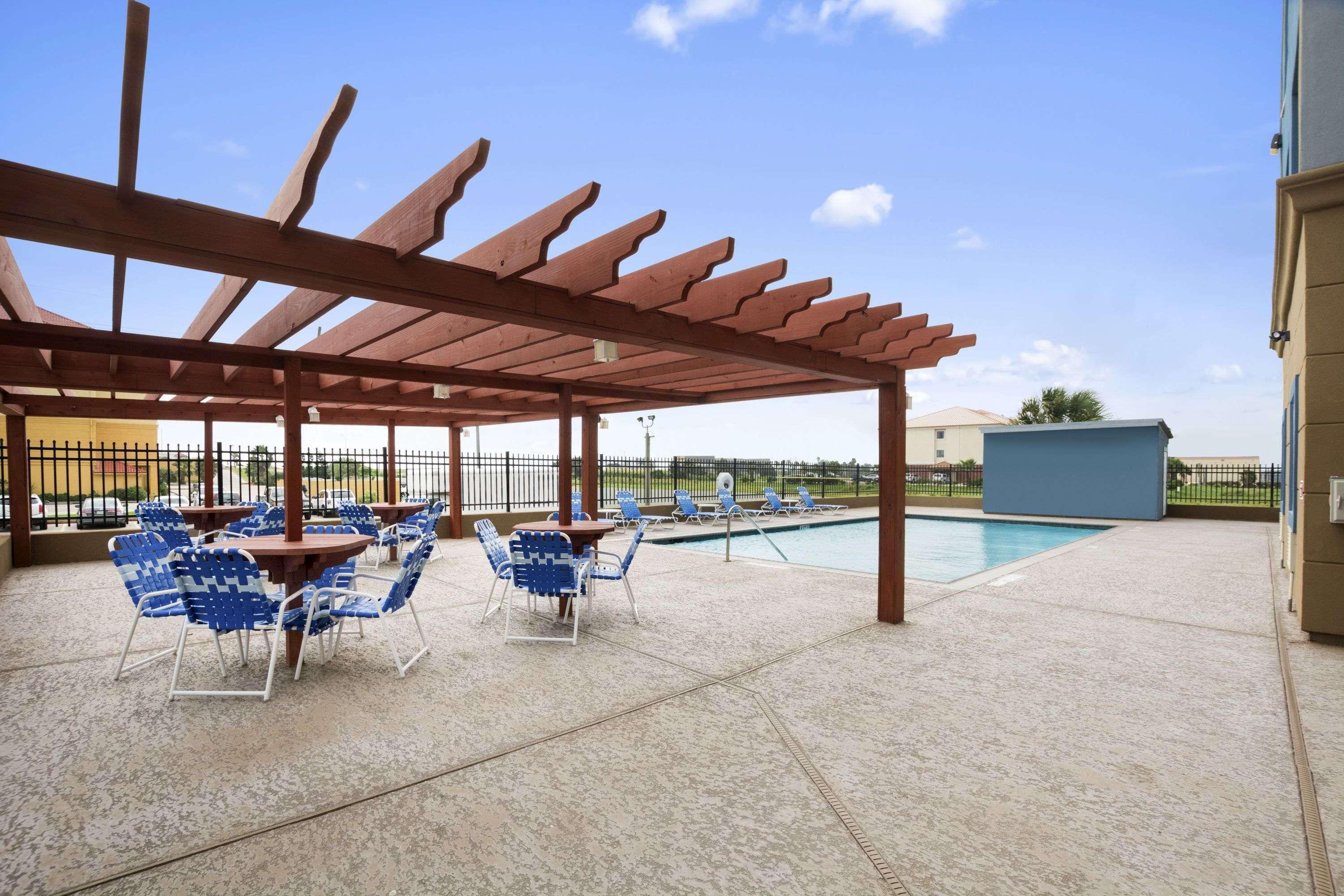 Days & By Wyndham West/seawall Galveston
