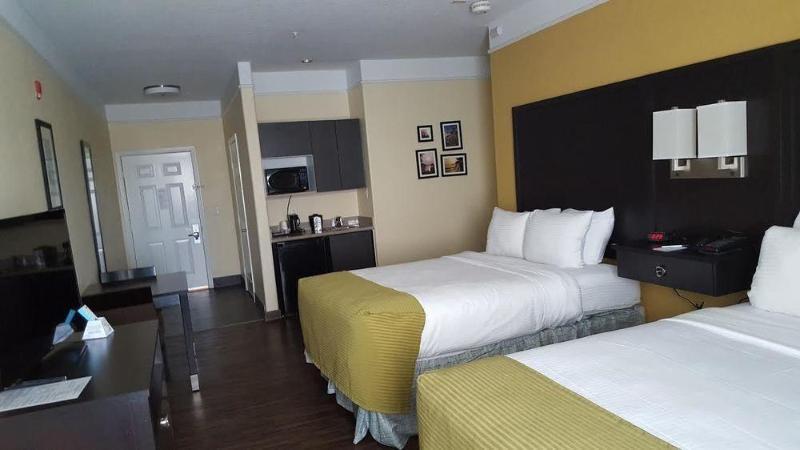 Days & By Wyndham West/seawall Hotel